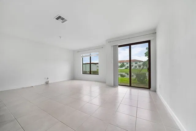  Residence photo 30