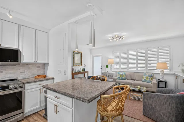 SoSo West Palm Beach Residence photo 11