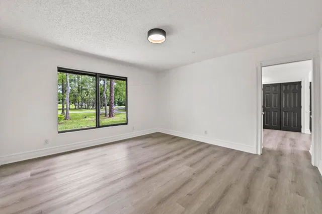  Residence photo 8