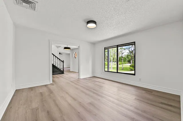  Residence photo 9