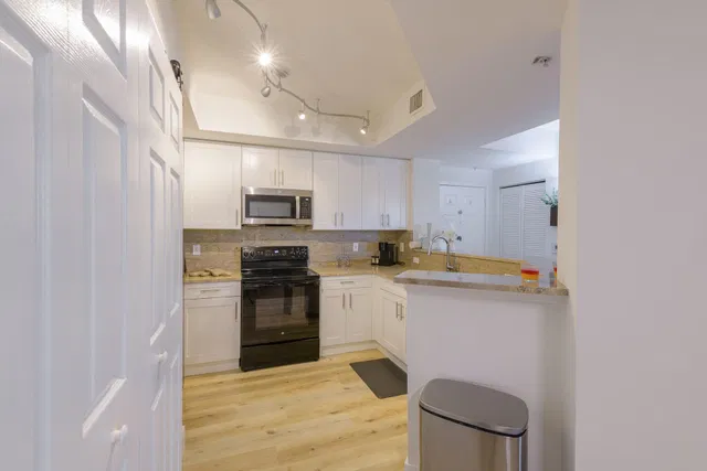 Courtyards in Cityplace Unit 206 photo 8