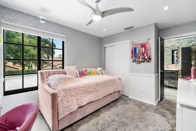 Residence photo 32