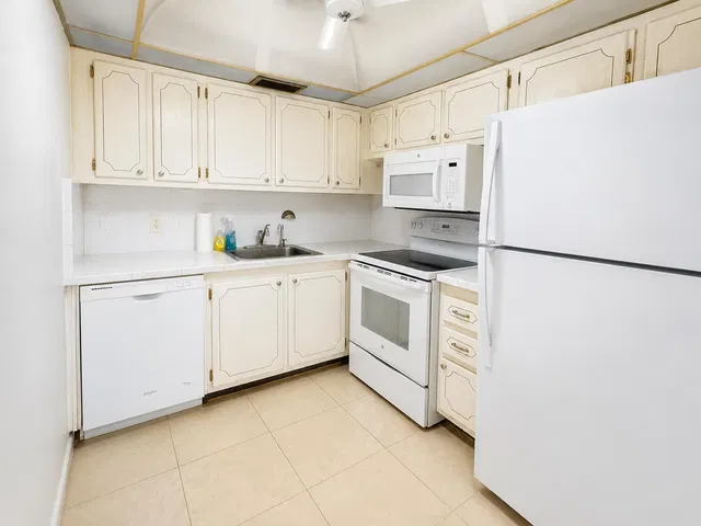  Residence photo 4