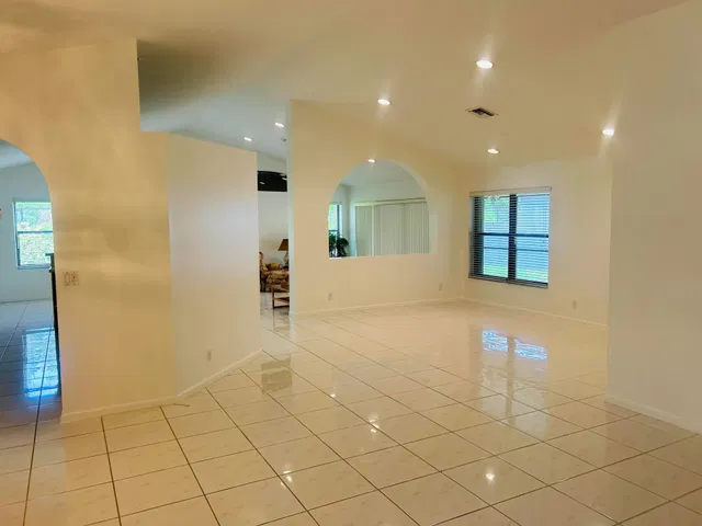 Residence photo 3
