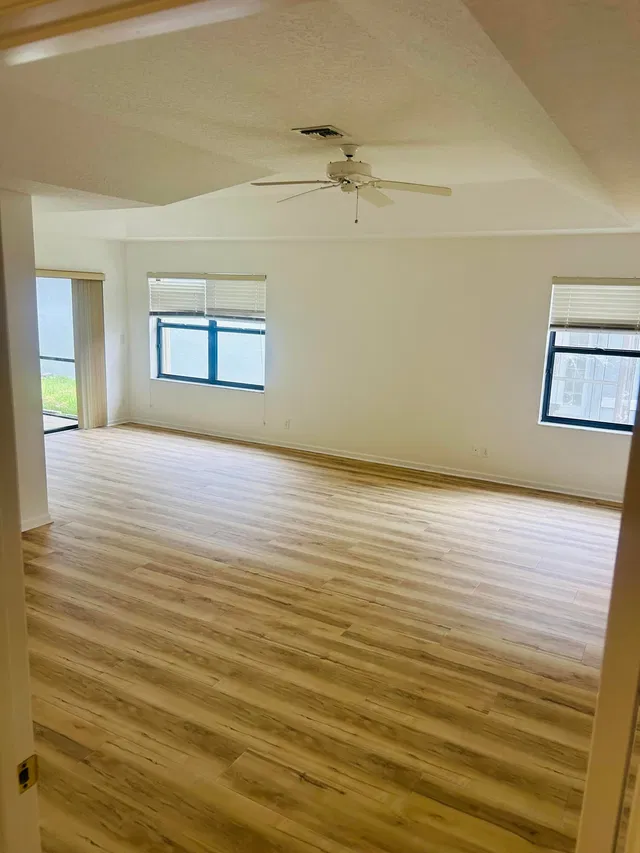 Residence photo 12