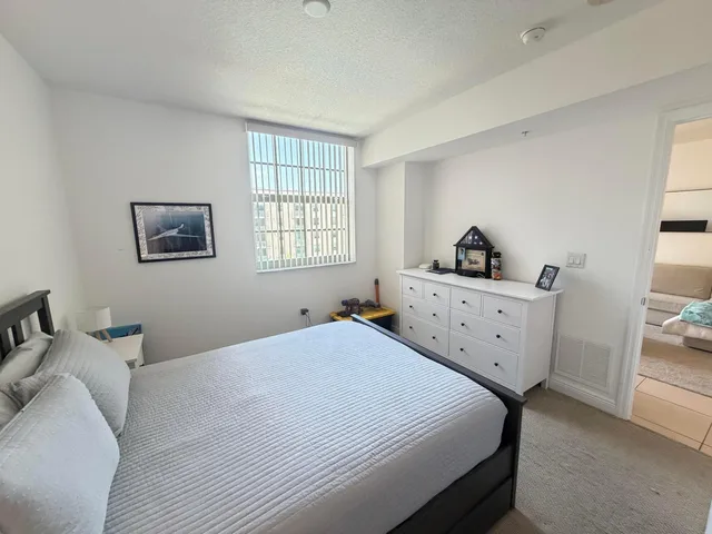 610 Clematis Unit 711 photo 2