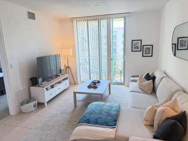 610 Clematis Unit 711 photo 7