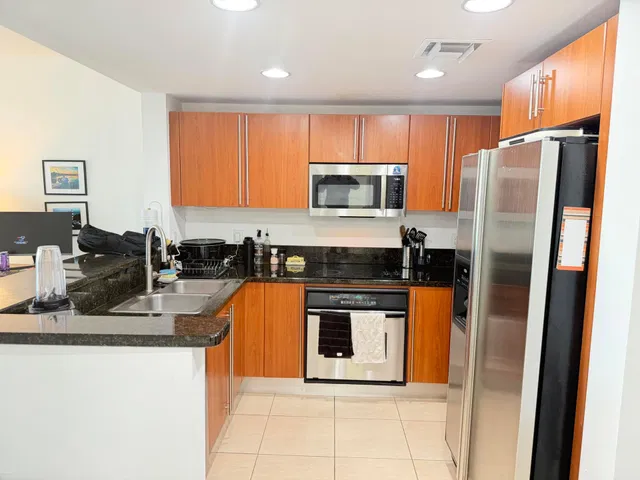 610 Clematis Unit 711 photo 10