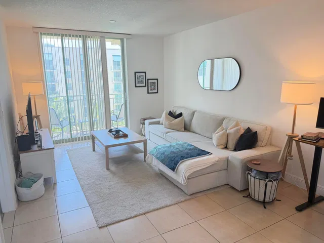 610 Clematis Unit 711 photo 12