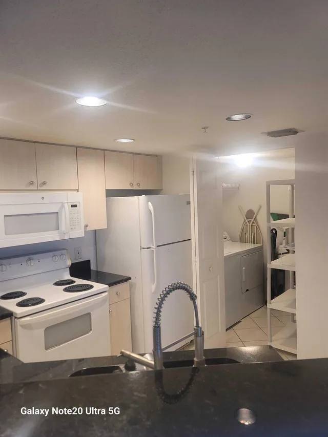 Flagler Pointe Unit 408 photo 3