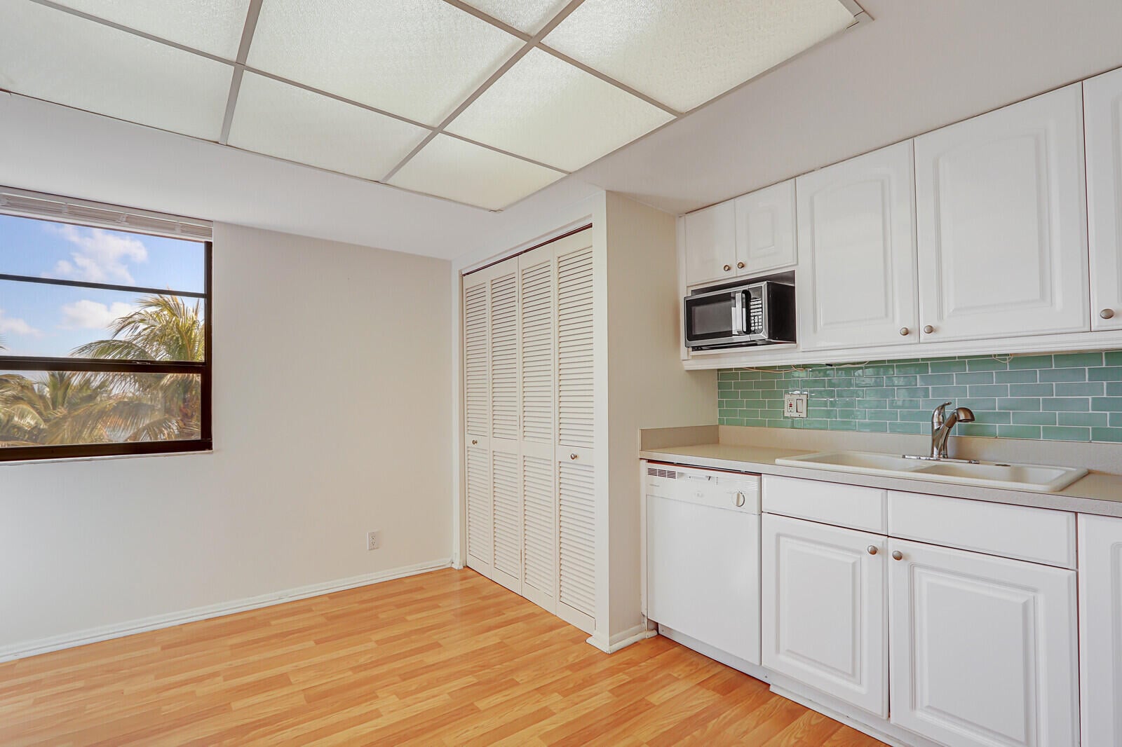 Unit 224 photo 12