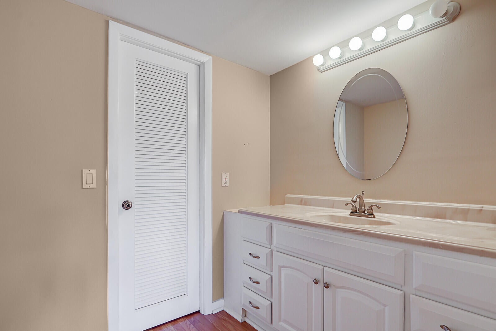 Unit 224 photo 28