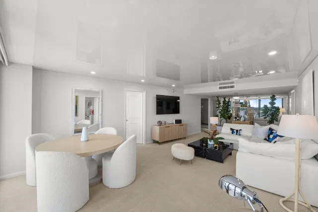 Trianon Unit 1102 photo 4