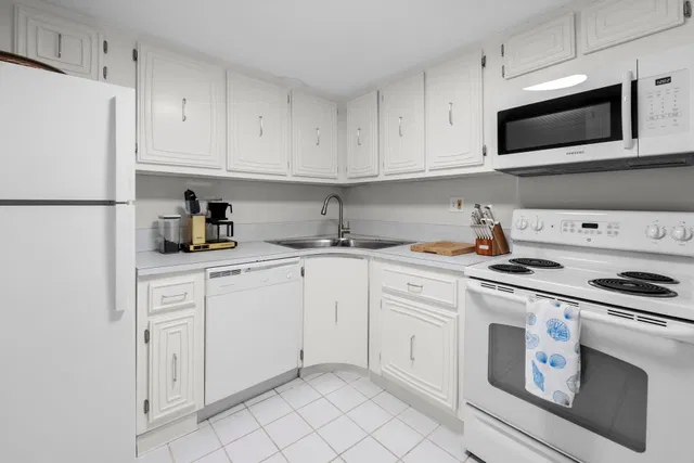 Trianon Unit 1102 photo 6