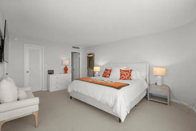 Trianon Unit 1102 photo 8