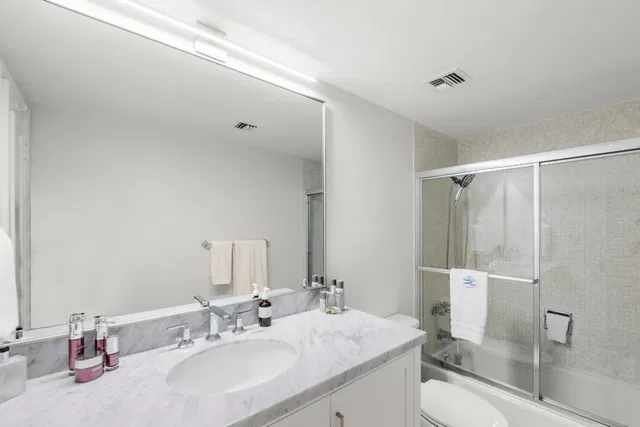 Trianon Unit 1102 photo 9