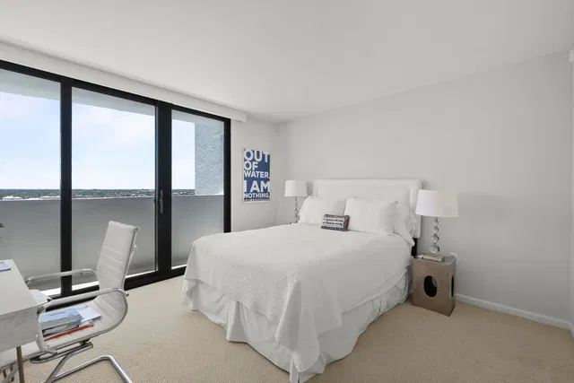 Trianon Unit 1102 photo 10