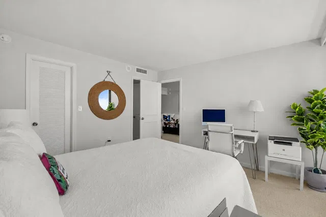Trianon Unit 1102 photo 11