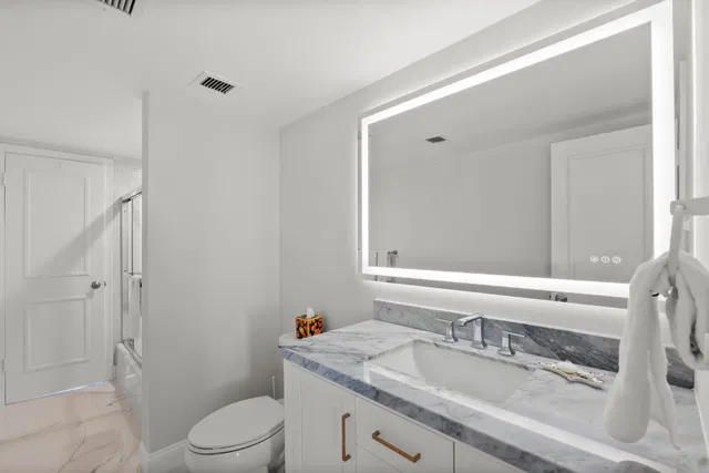 Trianon Unit 1102 photo 12