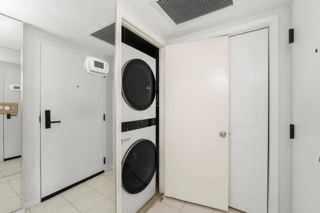 Trianon Unit 1102 photo 14