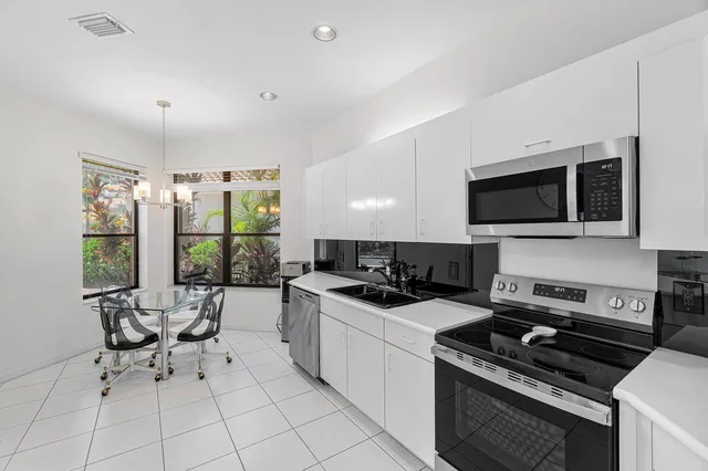 Residence photo 9