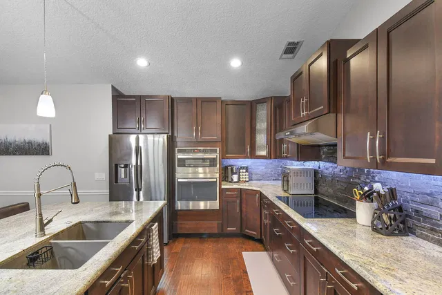 Residence photo 17