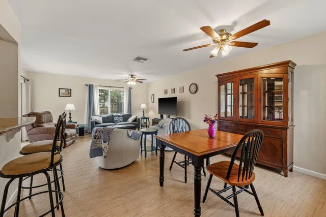 Residence photo 3