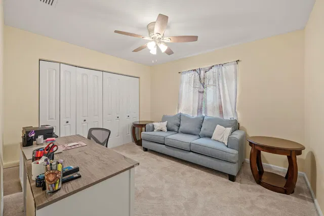 Residence photo 18