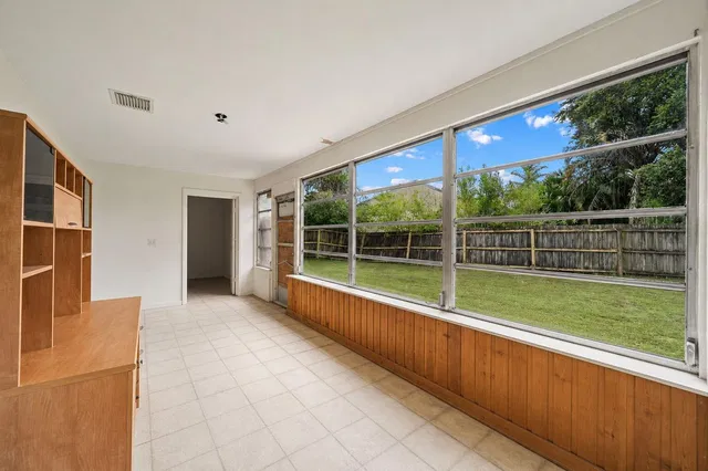 Residence photo 20
