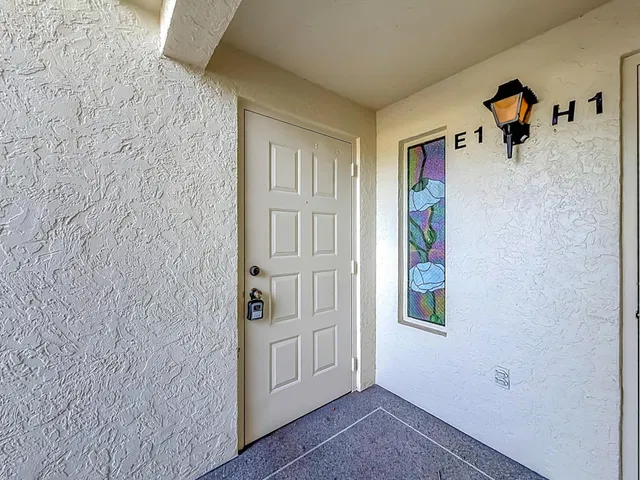 Unit E1 photo 4