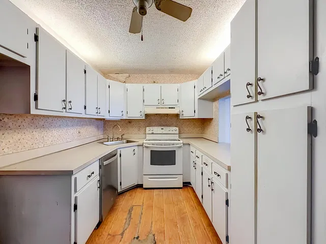 Unit E1 photo 15