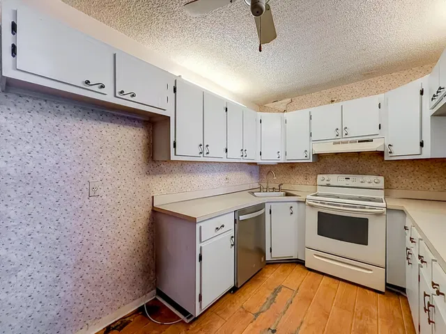 Unit E1 photo 16