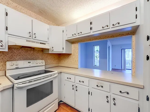 Unit E1 photo 18