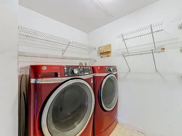 Unit E1 photo 34
