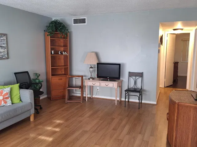  Residence photo 4