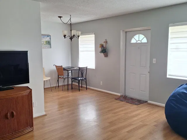  Residence photo 6