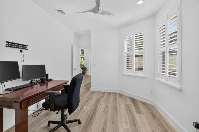 Residence photo 26
