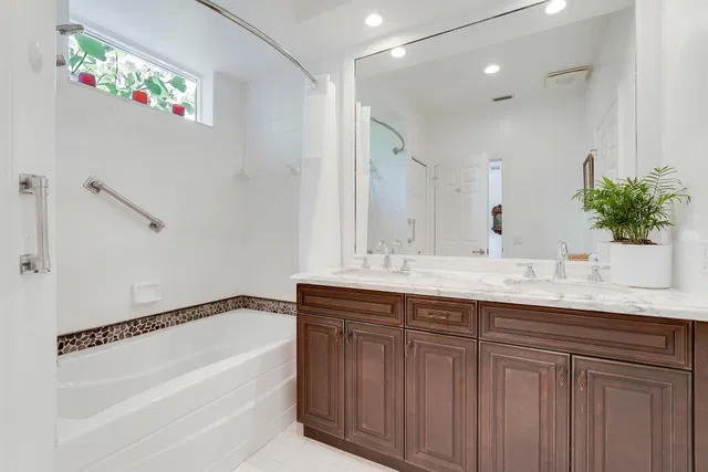 Eastpointe Country Club Residence photo 25