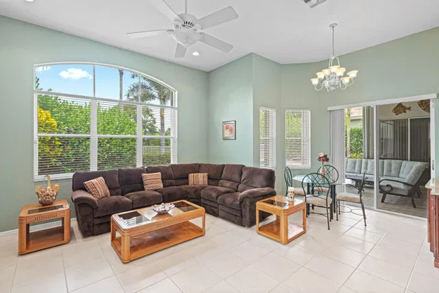  Residence photo 15
