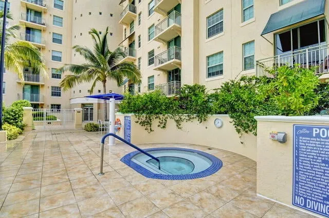 610 Clematis Unit 831 photo 5
