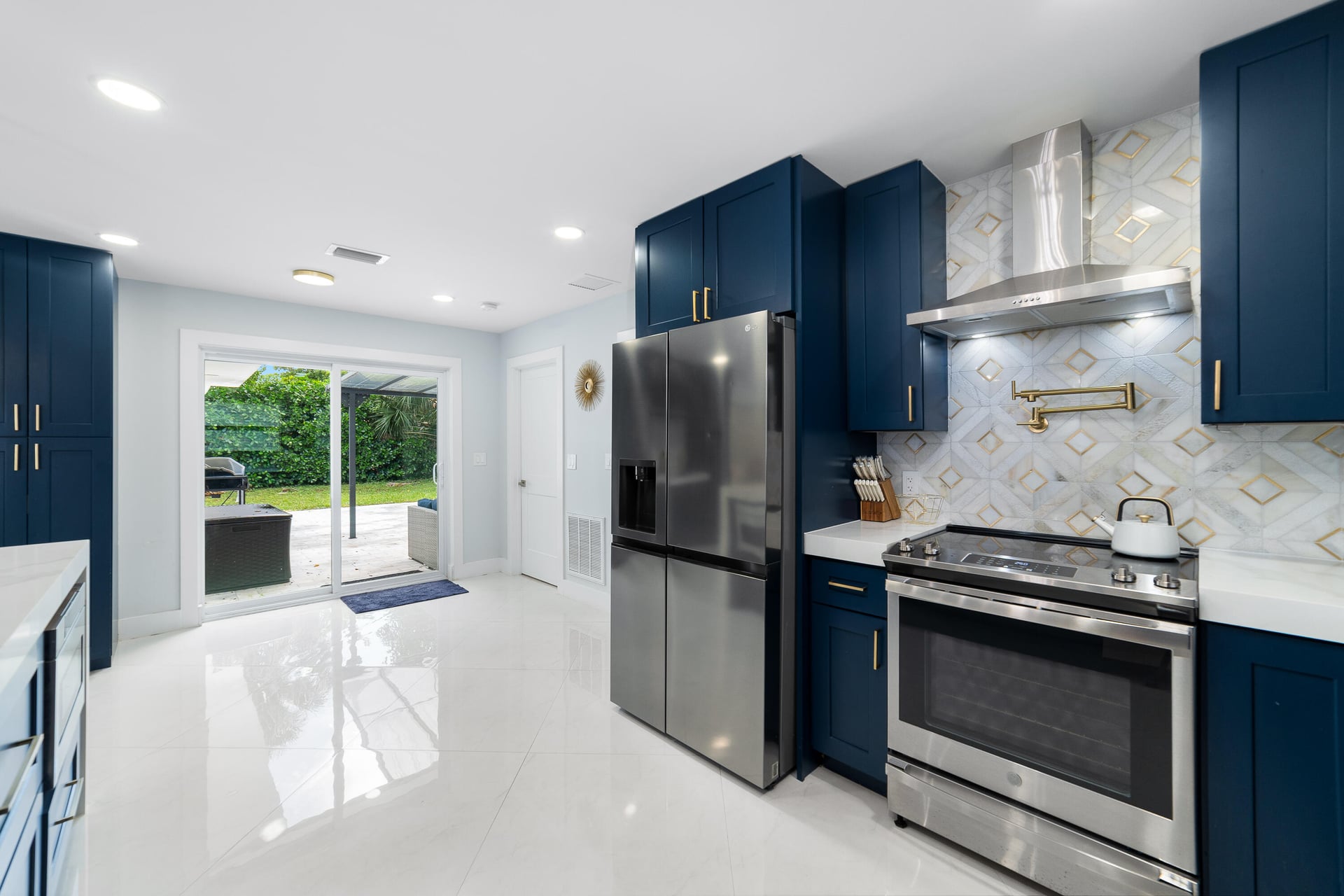 Palm Beach Shores Residence photo 9