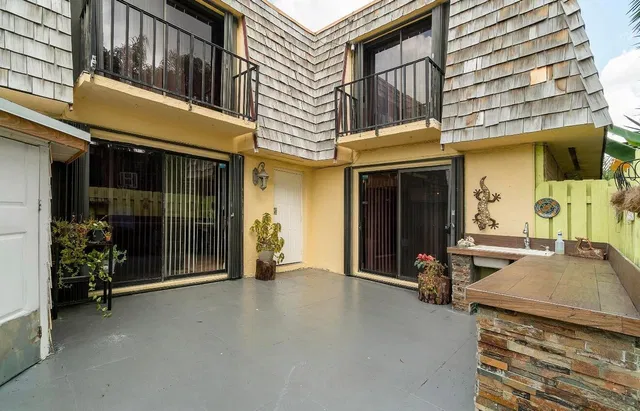 Residence photo 5