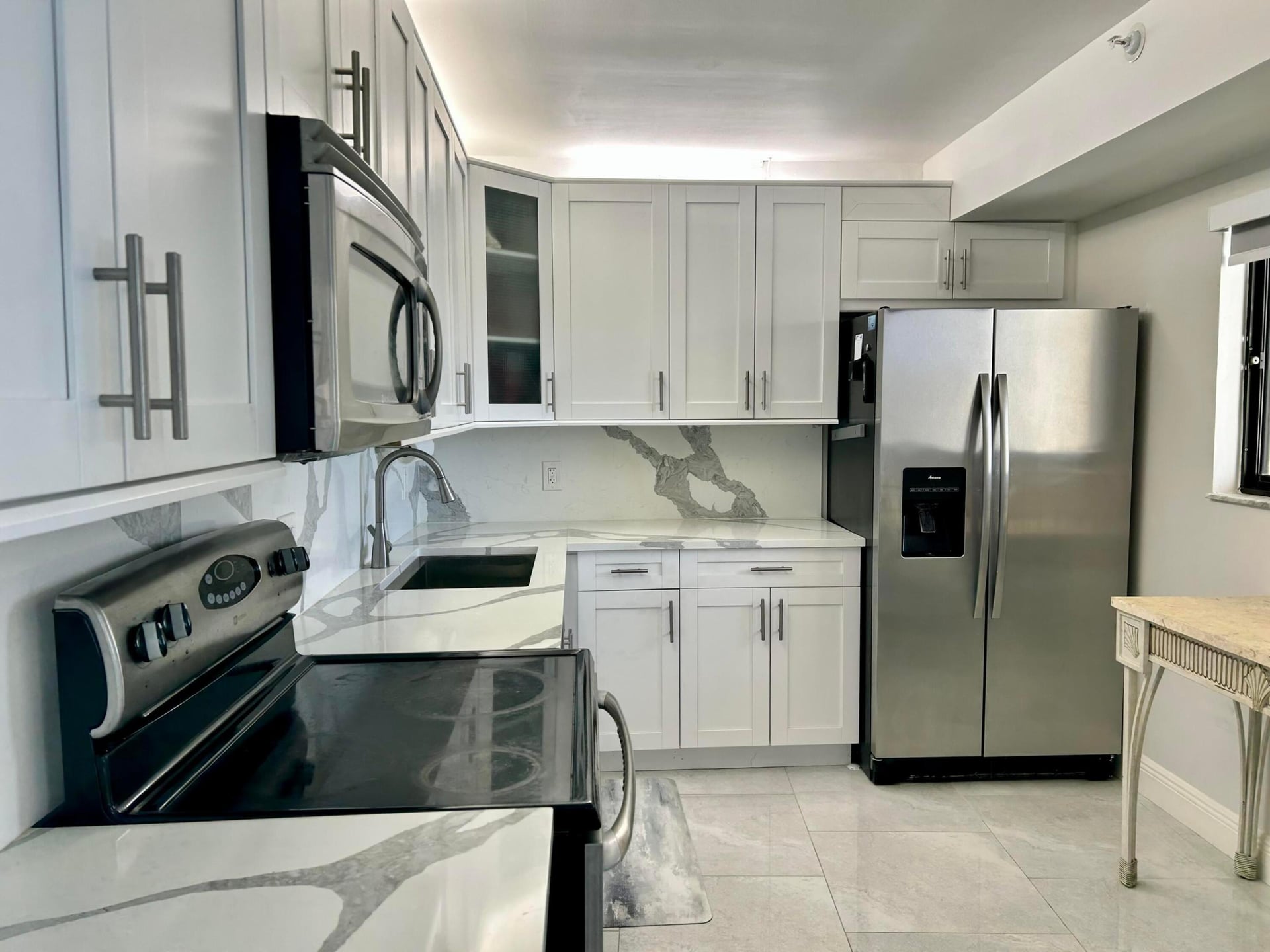 Unit 406 photo 3
