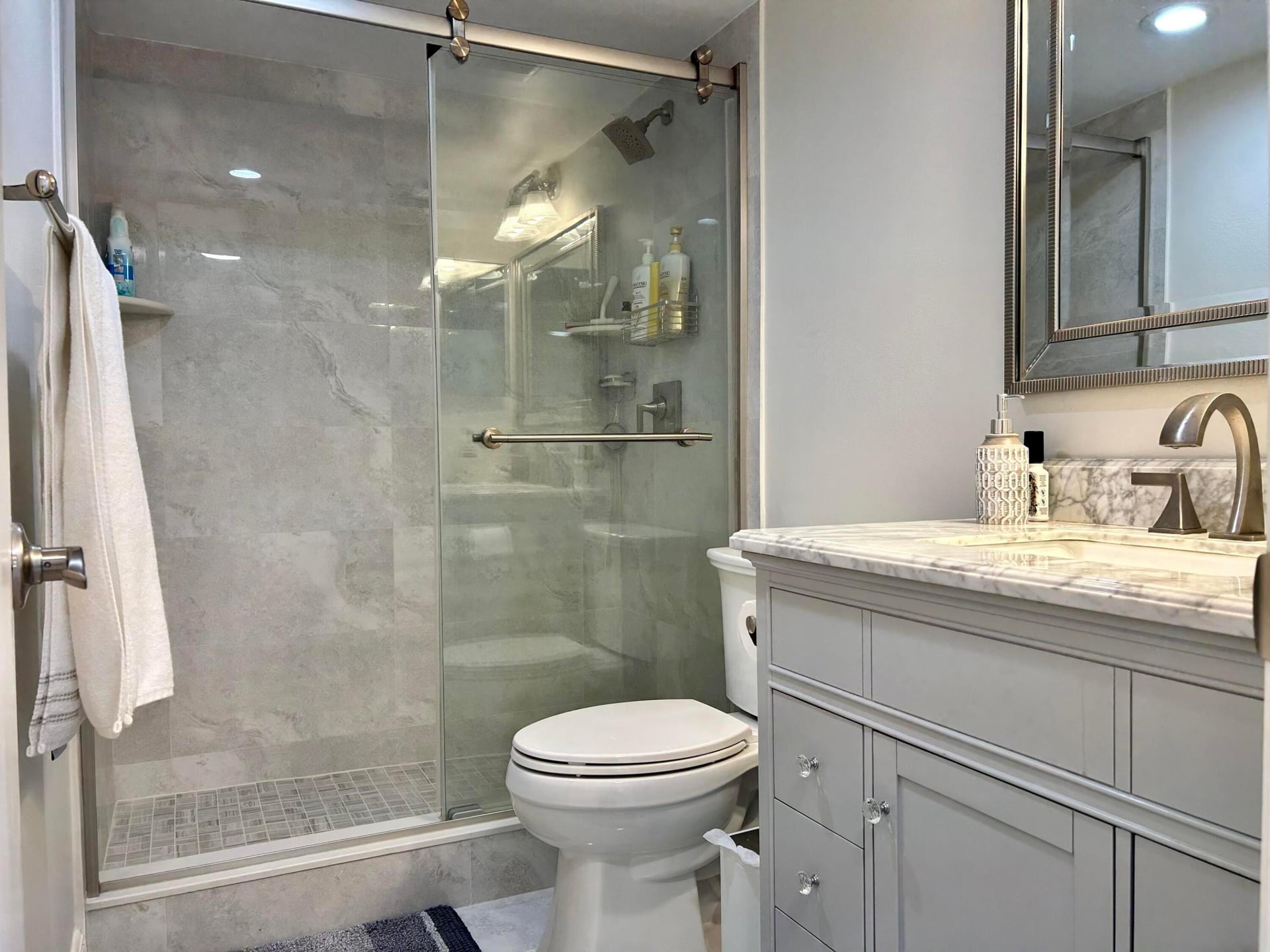 Unit 406 photo 10