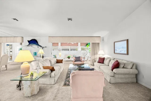 Residence photo 25