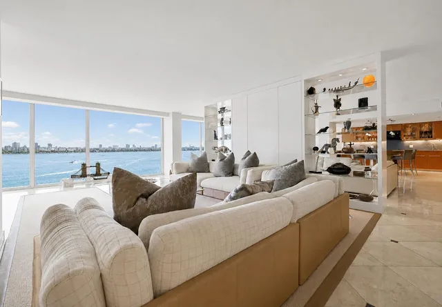 The Plaza of The Palm Beaches Unit 24E photo 4