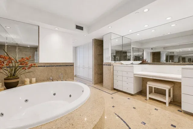 The Plaza of The Palm Beaches Unit 24E photo 11