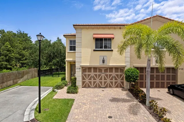 Residence photo 2