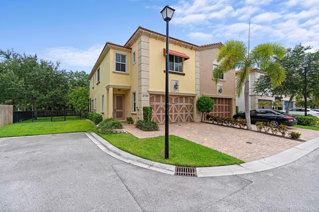 Residence photo 36