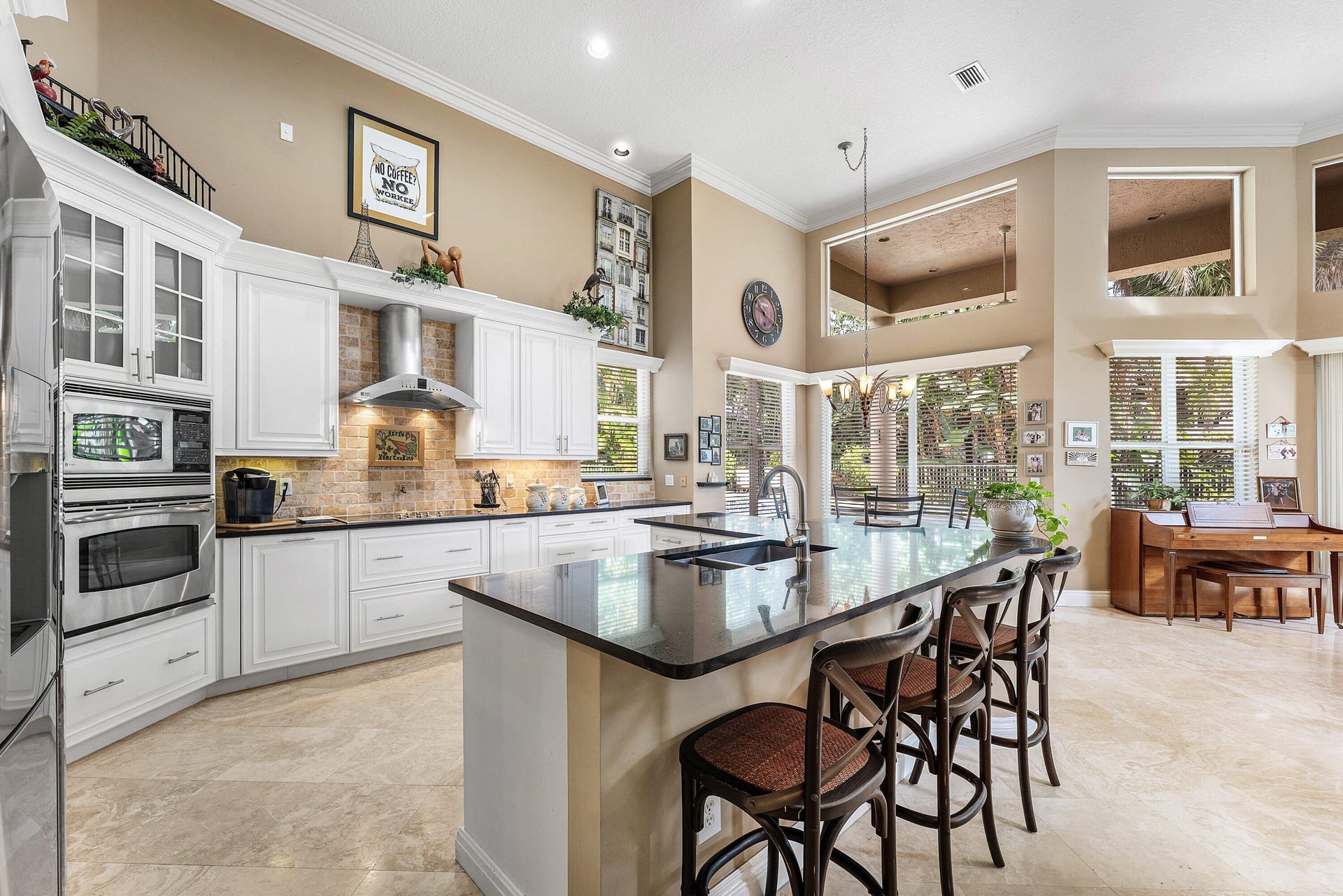 Seasons Residence photo 7